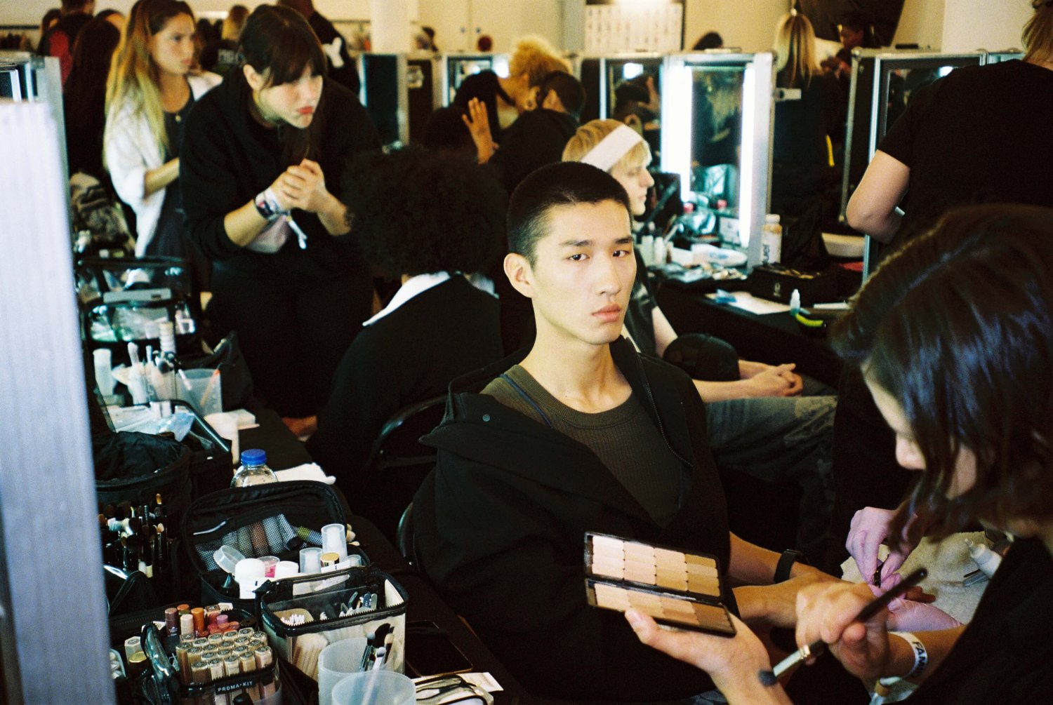 Show Backstage SS25-2